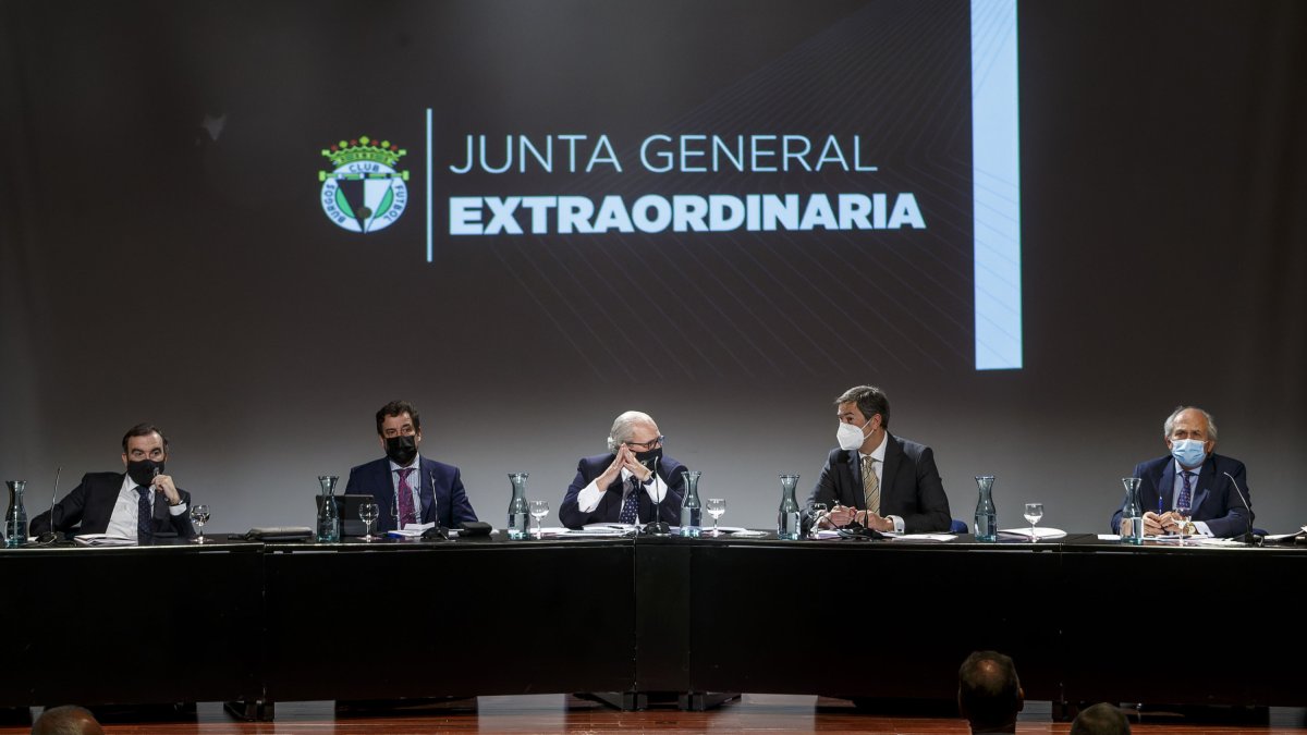Imagen de la Junta General Extraordinaria del Burgos CF celebrada en la tarde de hoy. SANTI OTERO