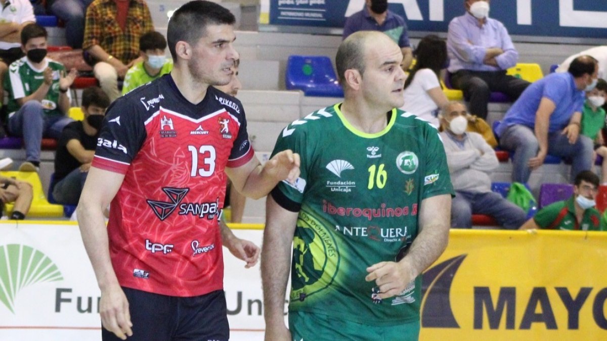 Rasero -izquierda-, durante un partido. FOTO CEDIDA POR EL BM BURGOS