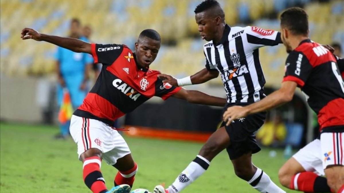 Vinicius Junior, durante su primer partido como profesional contra el Atlético Mineiro.-REUTERS