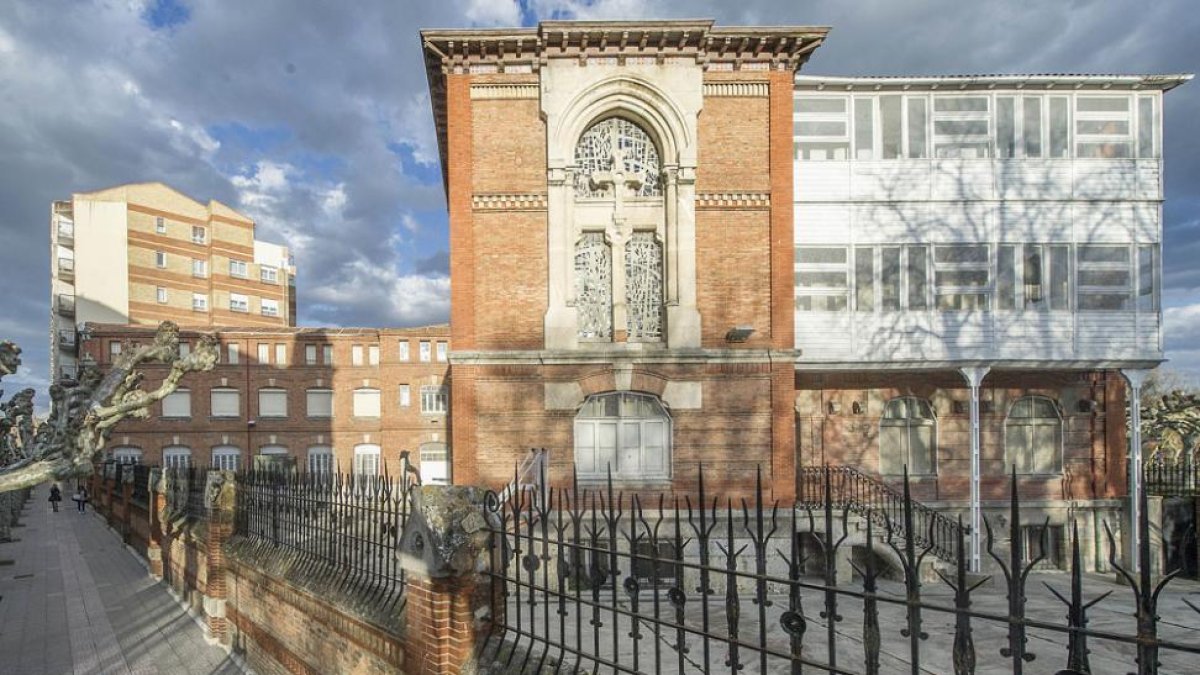 Los tres edificios del colegio Niño Jesús quedan protegidos ambientalmente en la modificación del PGOU.-ISRAEL L. MURILLO