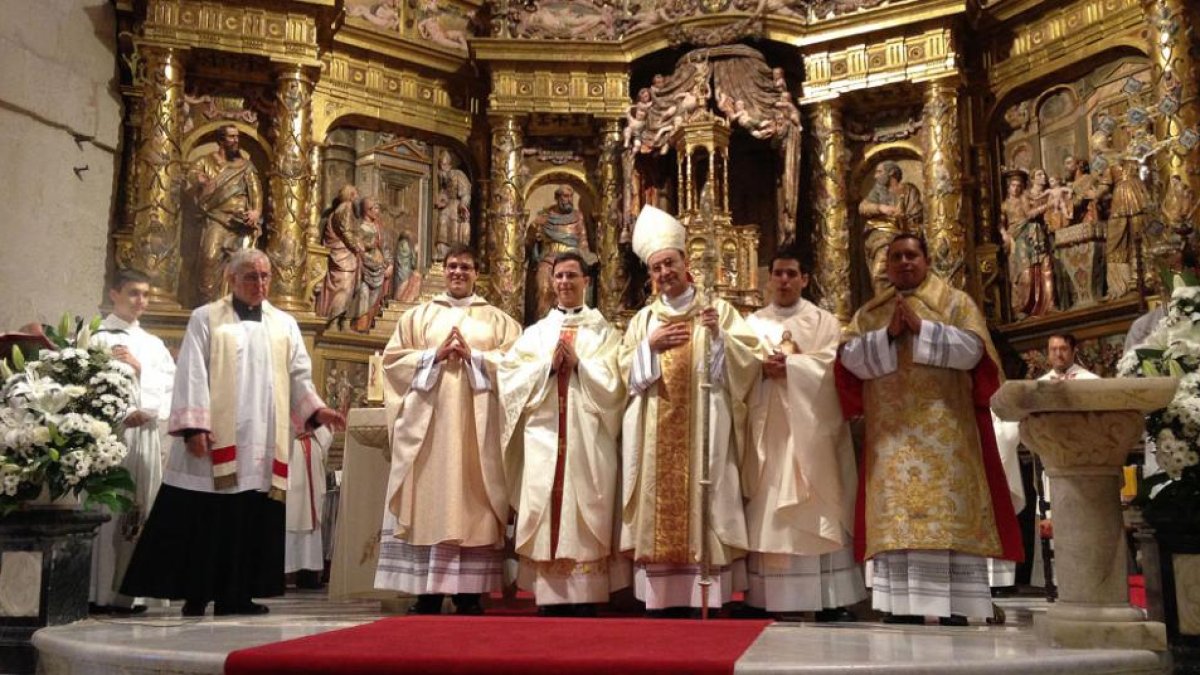 La ordenación sacerdotal realizada el pasado 25 de junio en la Catedral de Burgos .-ECB