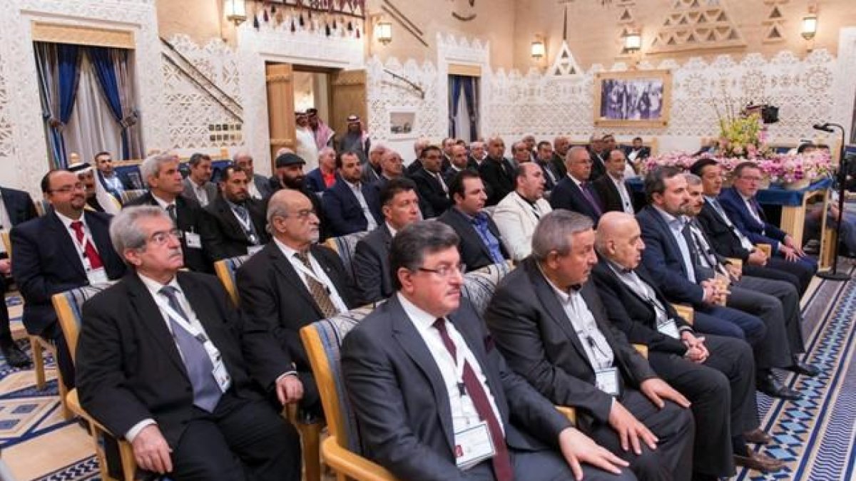 Representantes de la oposición siria durante el encuentro en Riad.-AFP