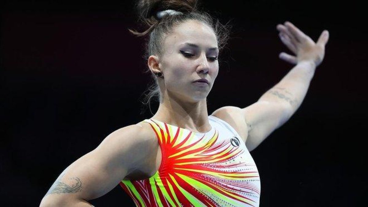 Roxana Popa, en acción, durante la clasificación por equipos del Mundial de Stuttgart-RFEG