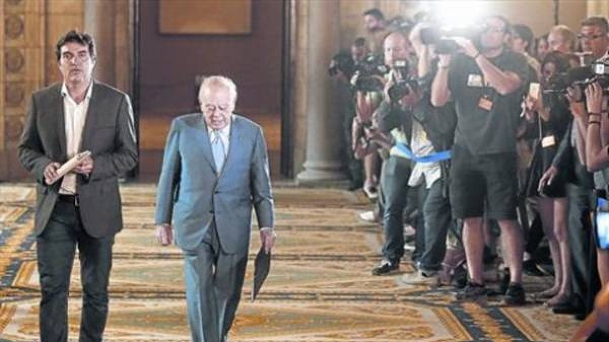 Jordi Pujol entra en el Parlament para comparecer en la comisión de Afers Institucionals, el 26 de septiembre.-Foto: JULIO CARBÓ