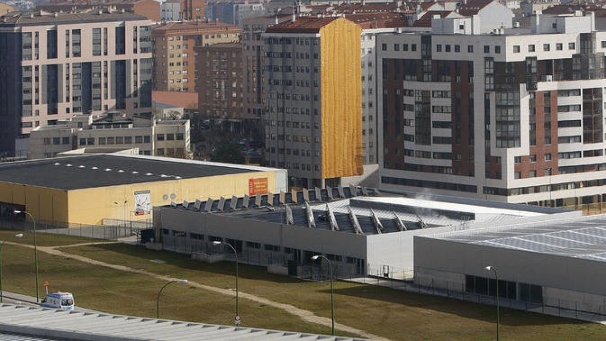 Exterior del Centro Deportivo José Luis Talamillo. ECB