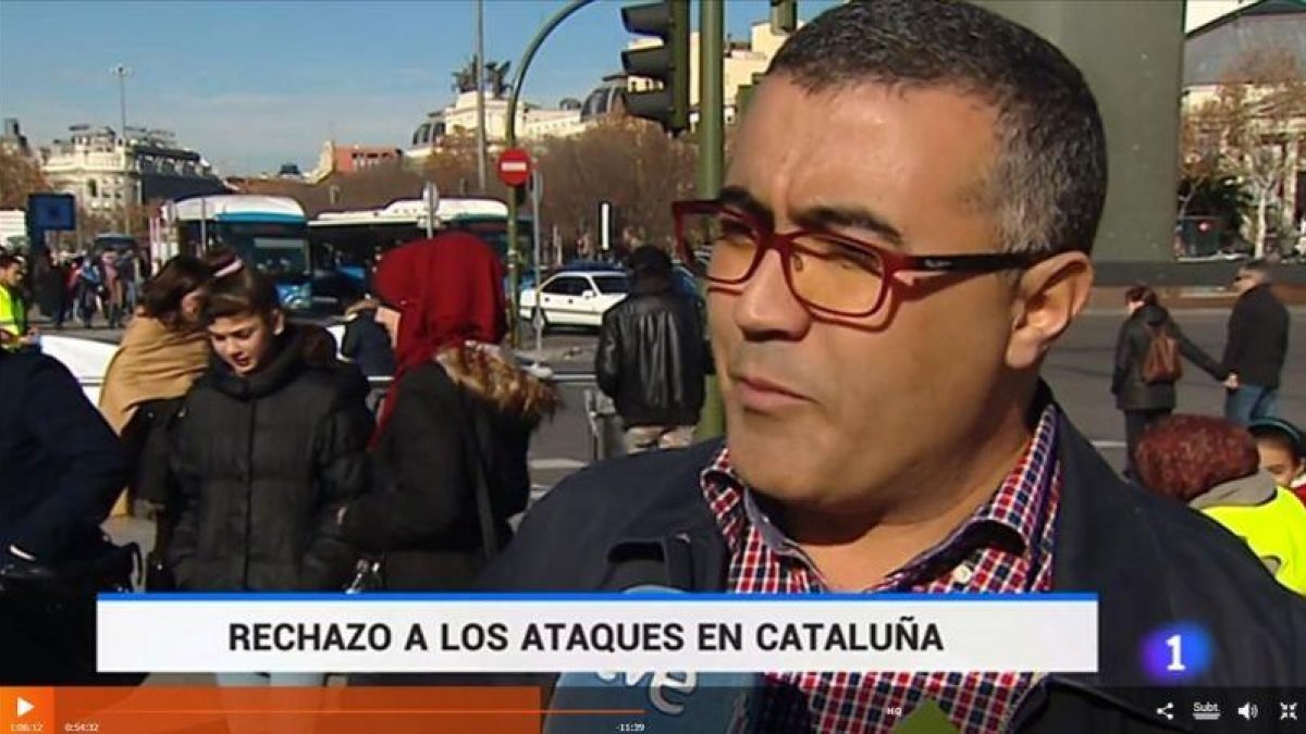 Imagen de uno de los manifestantes del 2015 incluida en el TD-1.-RTVE