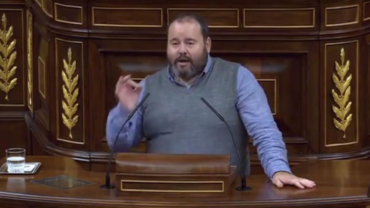 Joan Mena deja en evidencia a Toni Cantó hablando de la educación pública en Catalunya.-YOUTUBE