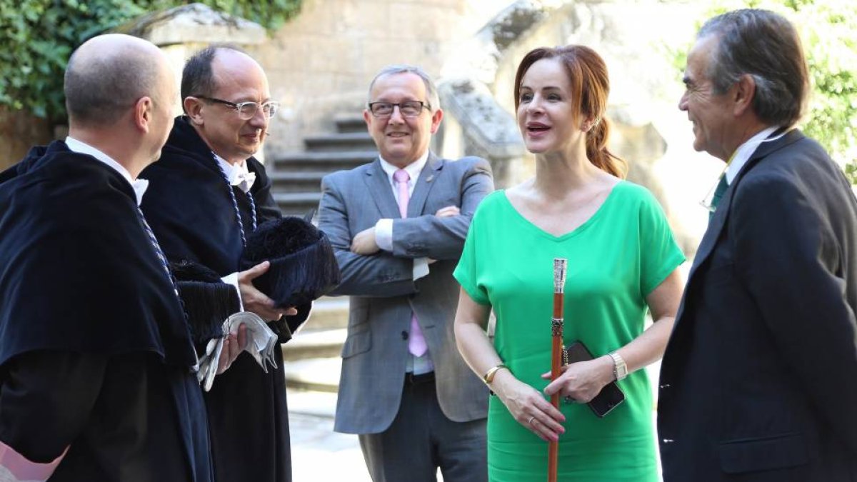La presidenta de las Cortes de Castilla y León, Silvia Clemente, asiste a la ceremonia de graduación de la promoción 2015 de IE University-Ical