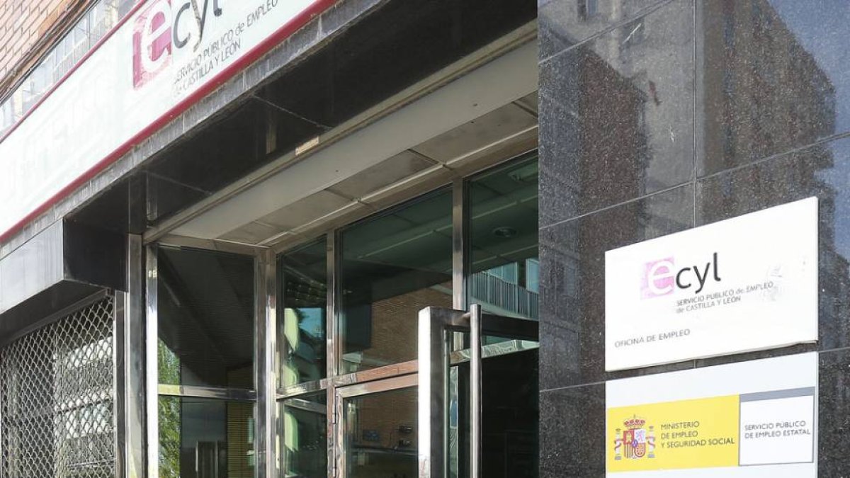 Burgos cuenta con ocho oficinas de empleo repartidas por la provincia, tres de ellas en la capital.-RAÚL G. OCHOA