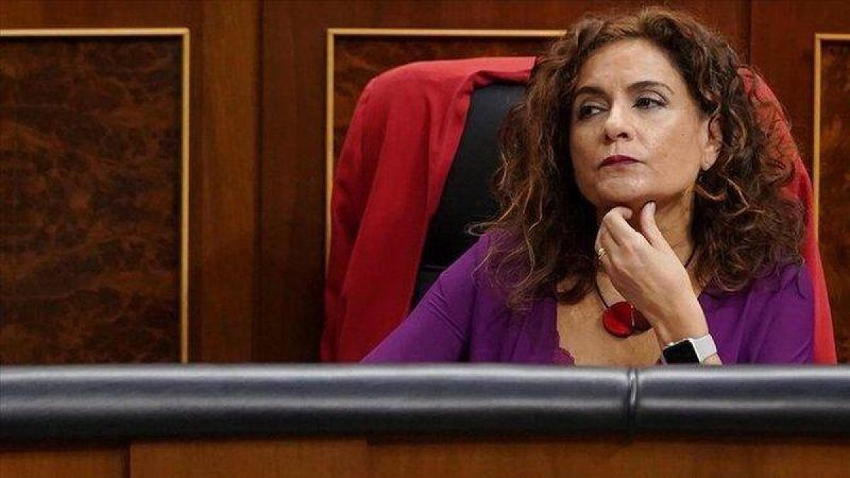 La ministra de Hacienda, María Jesús Montero, en el Congreso de los Diputados, en una imagen de archivo.-JOSÉ LUIS ROCA