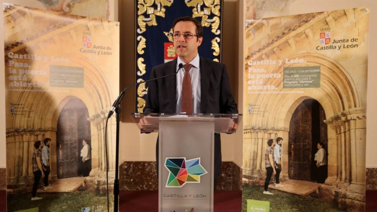 El director general de Turismo, Javier Ramírez, presenta el programa Apertura de Monumentos-Ical