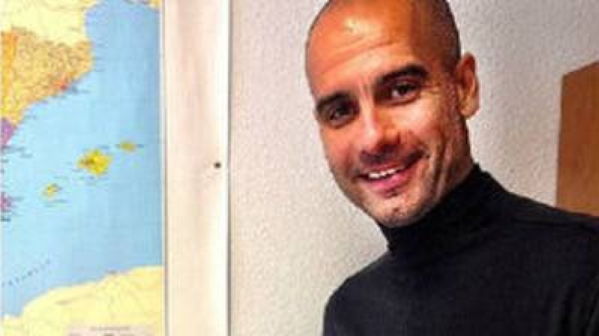 Pep Guardiola vota en el consulado de Múnich.-