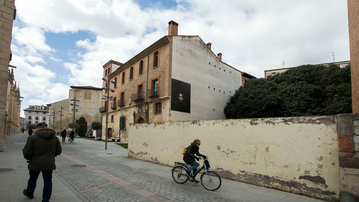 El solar anexo al Palacio de Castilfalé acogerá la ampliación del archivo municipal. TOMÁS ALONSO