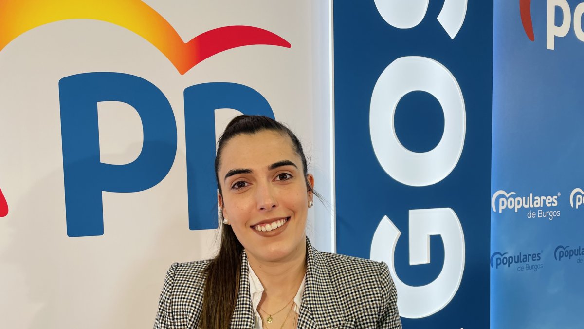 Andrea Ballesteros, concejala del PP, en la rueda de prensa.