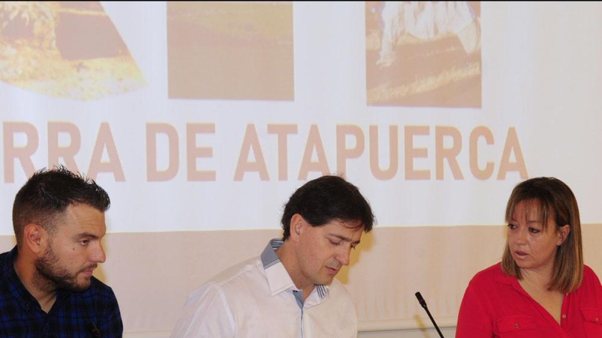 (De izq. a dch.), Alonso, Martínez y Torrientes durante la presentación.-I. L.M.