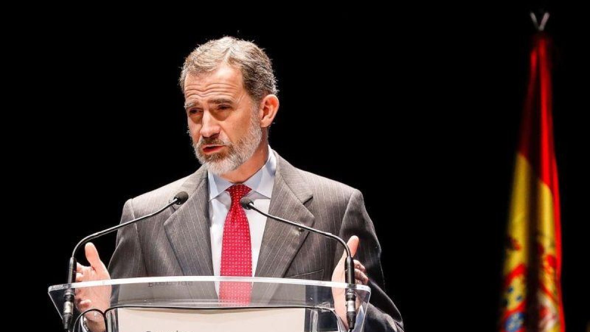 El rey Felipe VI en el acto de entrega de los Premios Nacionales de Innovación y de Diseño 2017.-EMILIO NARANJO (EFE)
