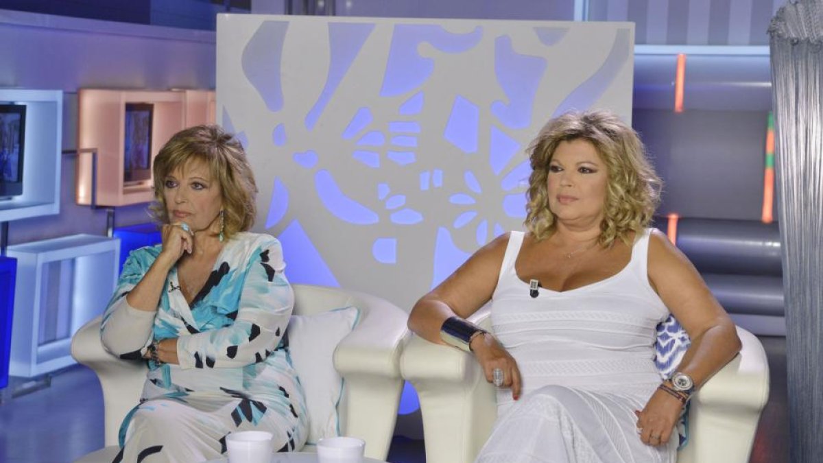 Maria Teresa Campos y su hija Terelu, en el debate posterior a la emisión de 'Las Campos'.-CARLOS SERRANO / MEDIASET