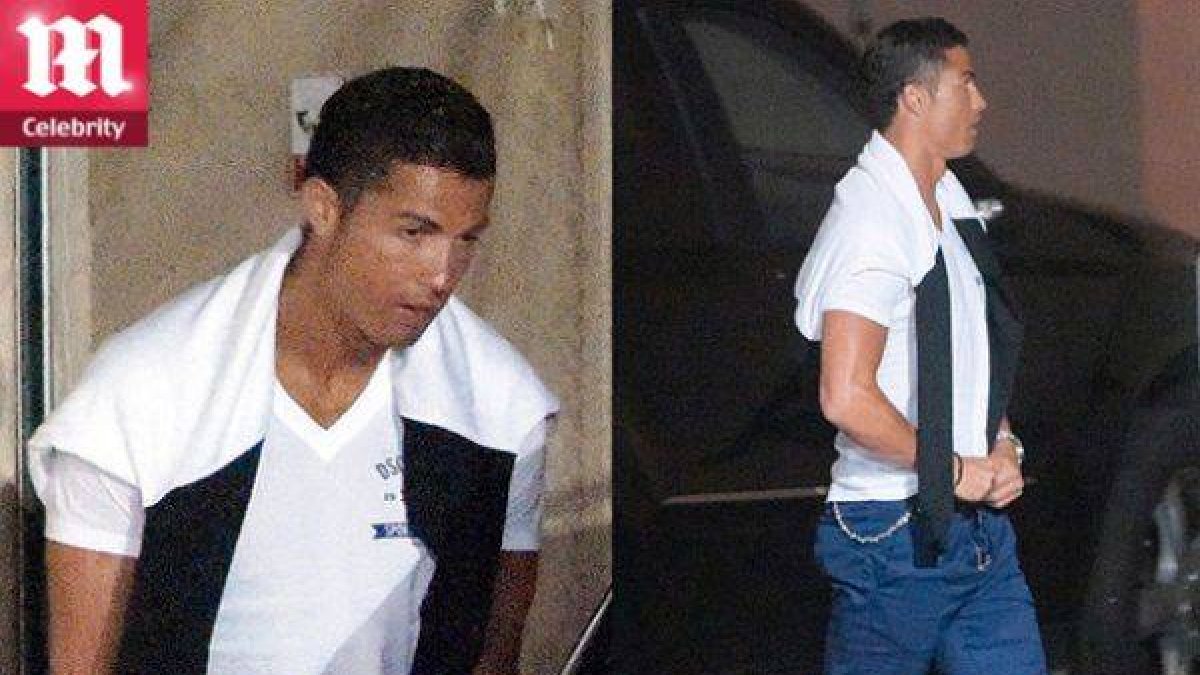 Cristiano orinando en Saint-Tropez.-Foto: DAILY MAIL
