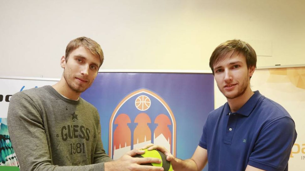 Javi Vega y Edu Martínez fueron presentados ayer como nuevos jugadores del San Pablo Inmobiliaria-Raúl G. Ochoa