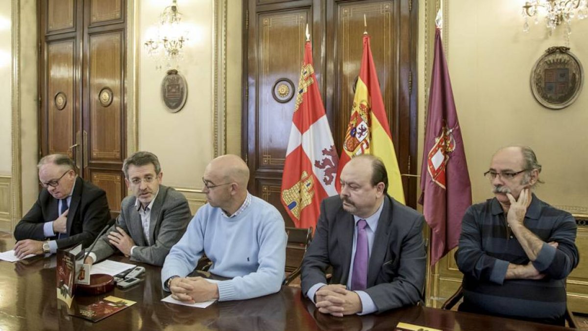 Los hosteleros burgaleses presentaron ayer los premios con los que se busca reconocer la labor en el sector.-S. O.