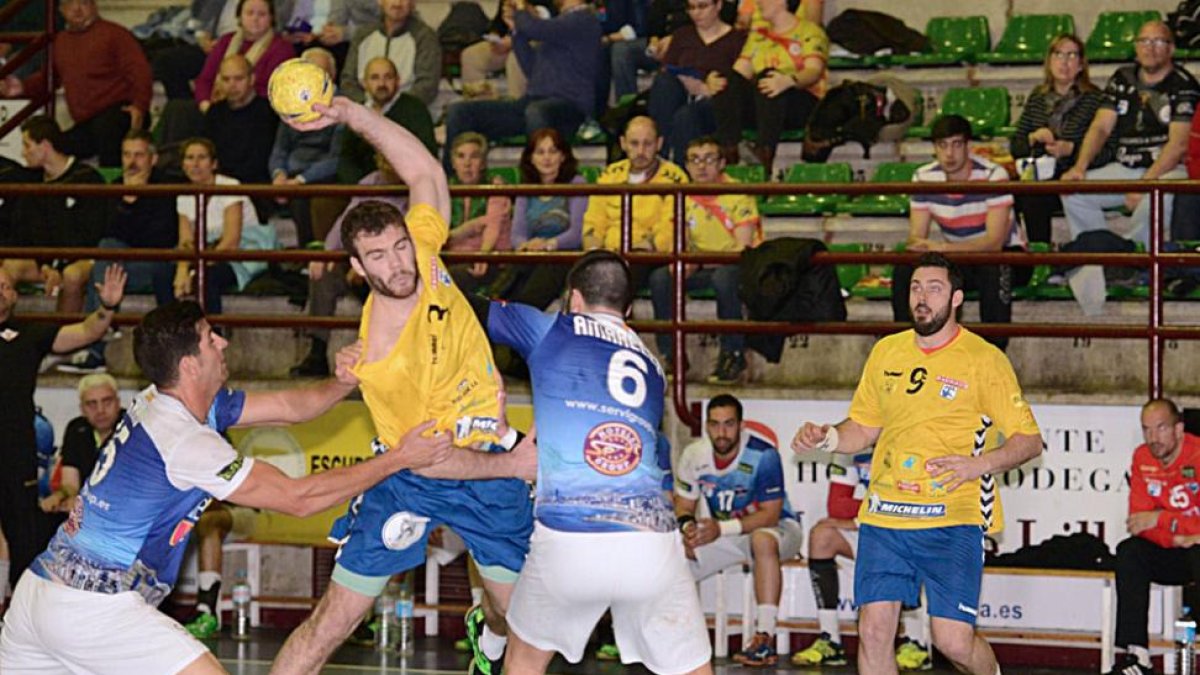 El Villa de Aranda realizó un gran partido ante el Ademar de León.-ALBERTO CALVO