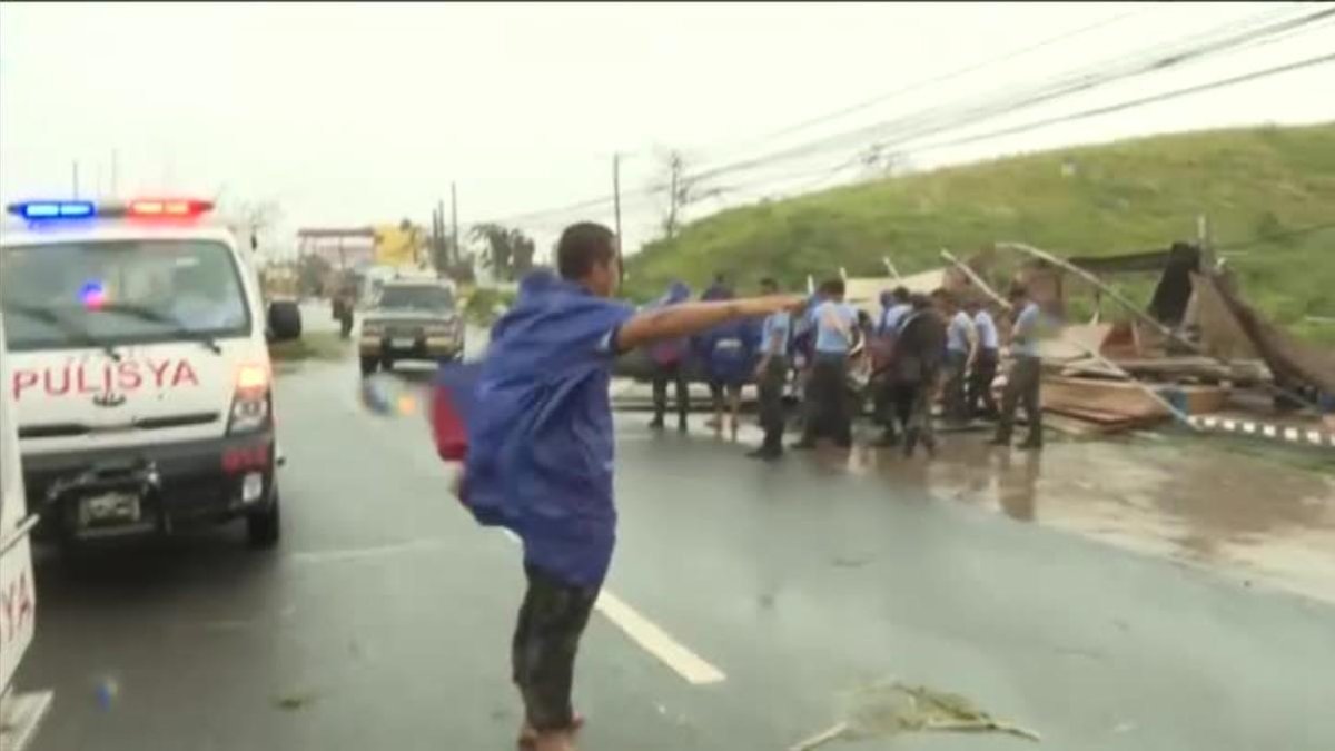 El temporal ha azotado el país con lluvias torrenciales y rachas de viento de hasta 305 kilómetros por hora.-ATLAS VÍDEO