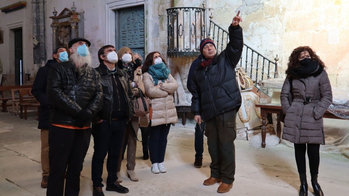 Los socialistas en su visita al Monasterio de Santa María de Valpuesta. ECB