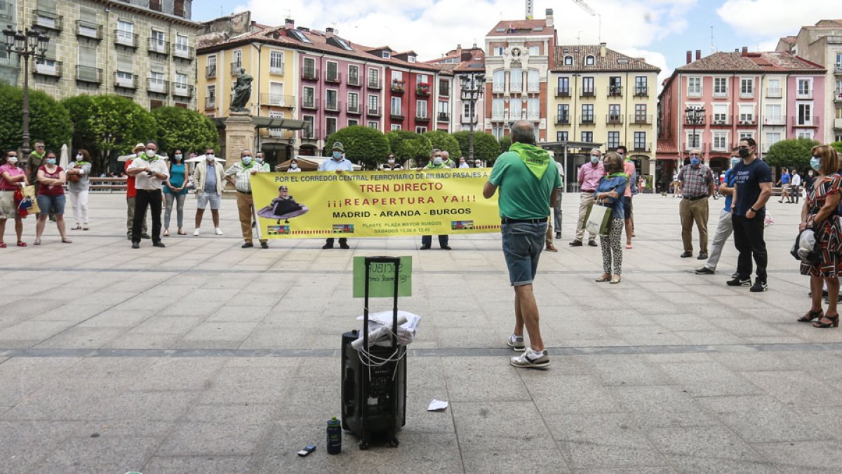 Primera concentración por el tren tras el estado de alarma el 27 de junio. R. OCHOA