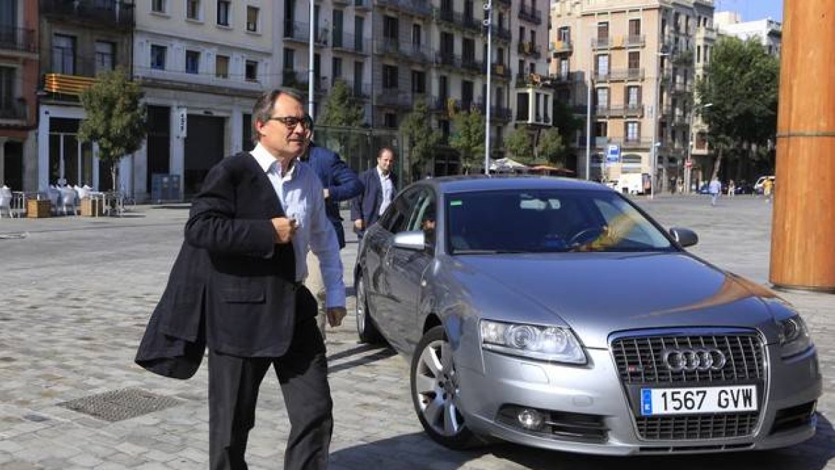 Artur Mas, a su llegada a la sede de Junts pel Sí, en el Born de Barcelona, este lunes.-fnadeu@gmail.com