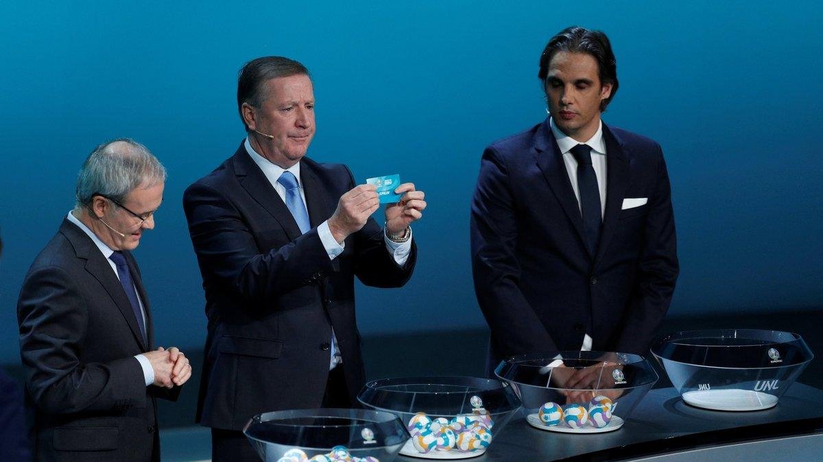 Momento en el que sale la bola de España-