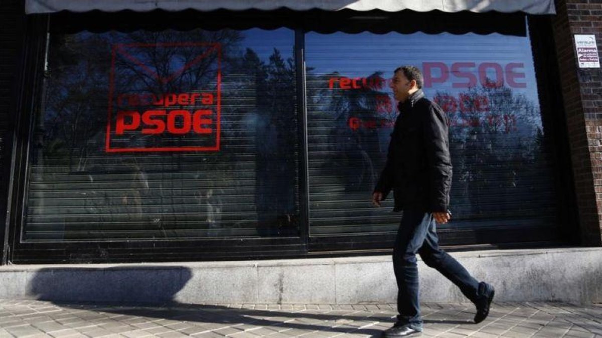 La sede de RecuperaPSOE, en la calle de Ferraz de Madrid, a 600 metros de la sede oficial del partido.-AGUSTÍN CATALÁN