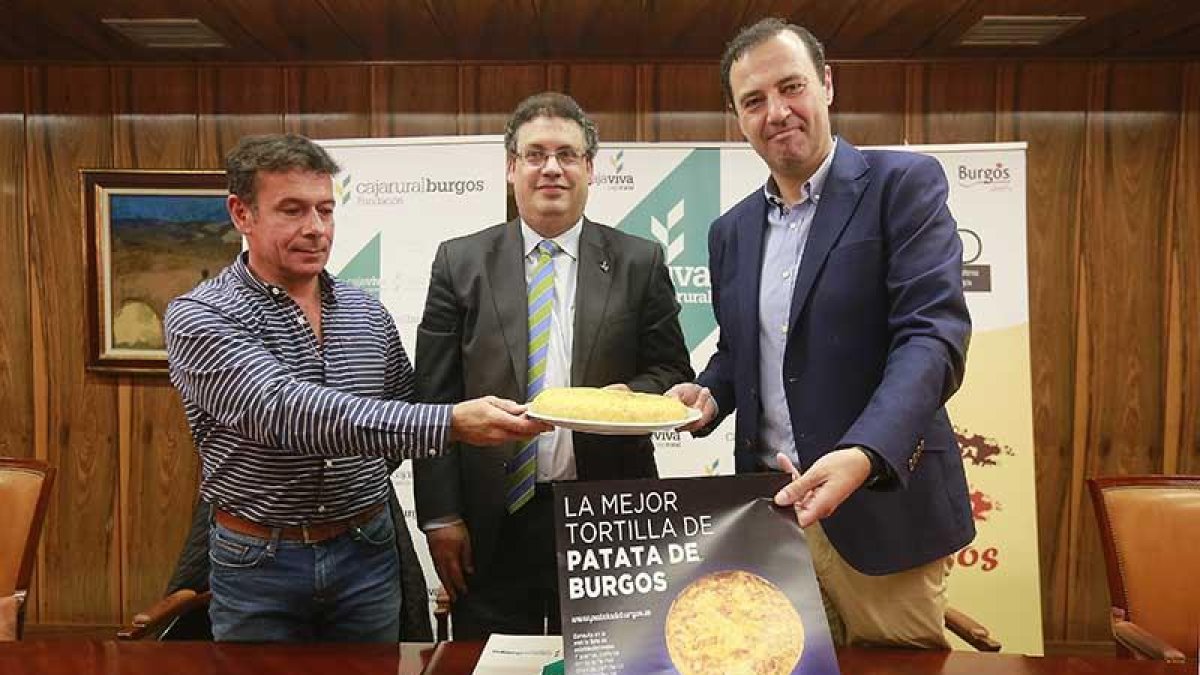 José Ramón Colina,Germán Martínez yLuis Mata, durante la presentación.-RAÚL G. OCHOA