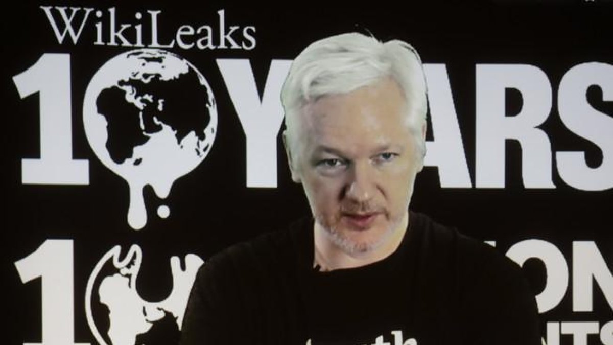 Julian Assange, en una de sus aparición por videoconferencia.-MARKUS SCHREIBER / AP