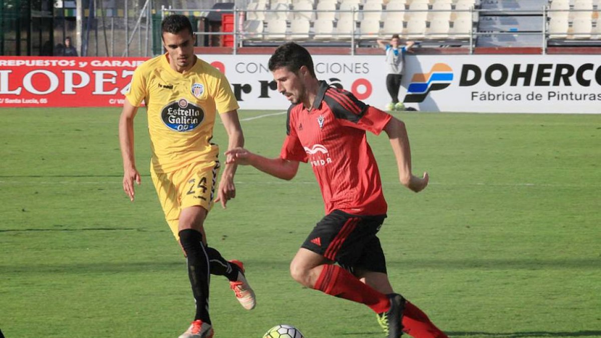 Álex García fue uno de los grandes protagonistas del choque del pasado fin de semana ante el Alavés-Alfonso G. Mardones