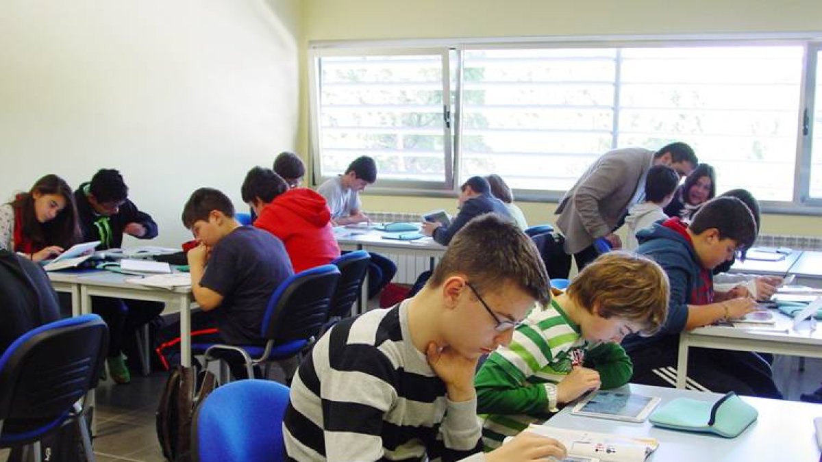 Alumnos del colegio San Gabriel en una de las aulas. ECB