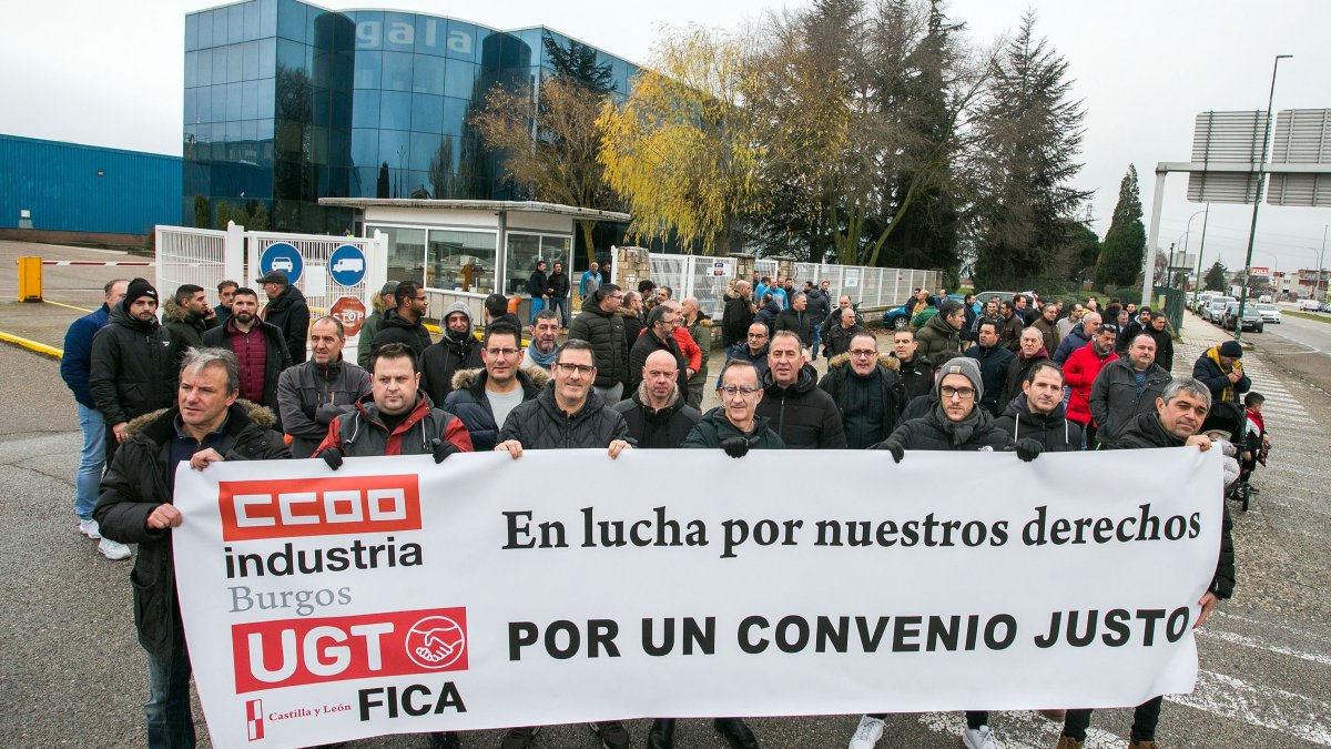 Imagen de una concentración de trabajadores de Cerámicas Gala. TOMÁS ALONSO
