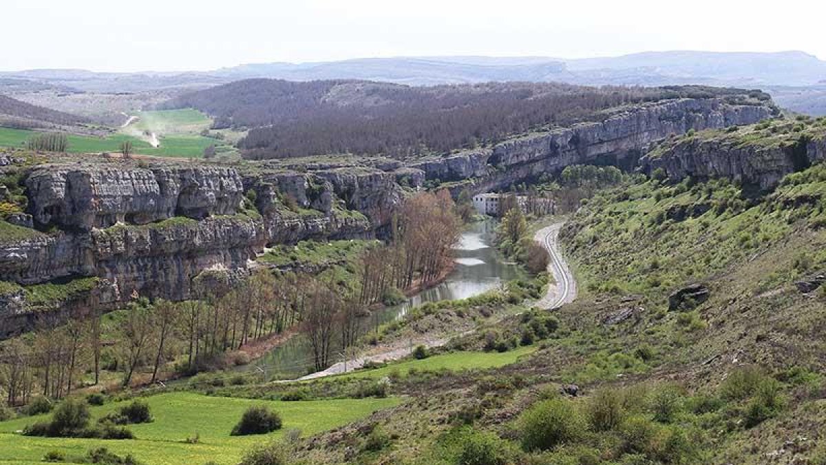El Geoparque de Las Loras cuenta con varios alicientes, entre ellos su impresionante patrimonio natural.-ECB