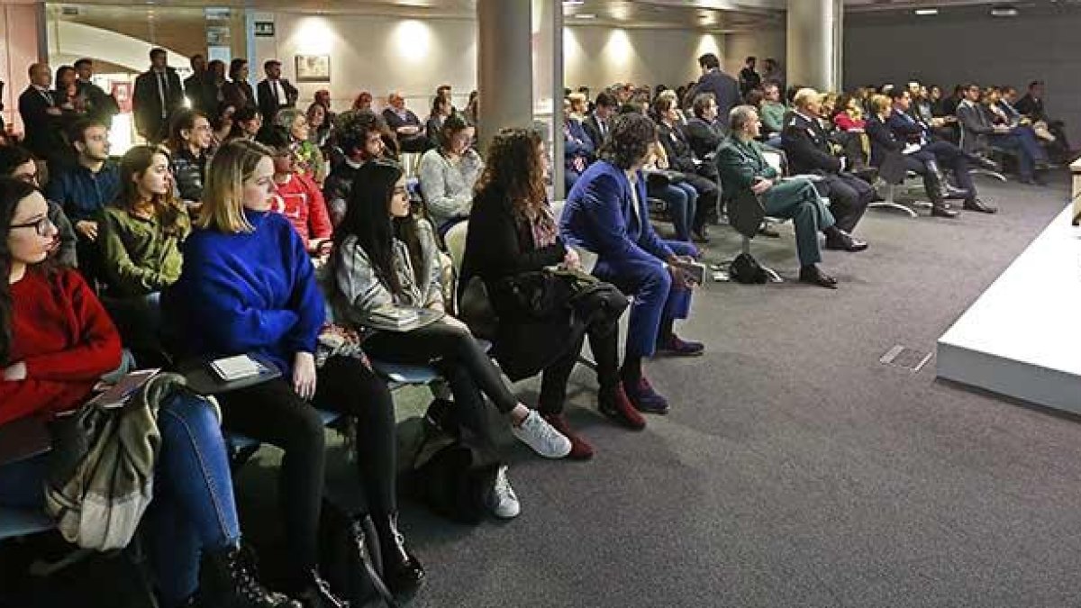 Los profesionales del sector fueron mayoría en el público entre el que se encontraban numerosos alumnos de Turismo de la Universidad de Burgos.-RAÚL OCHOA