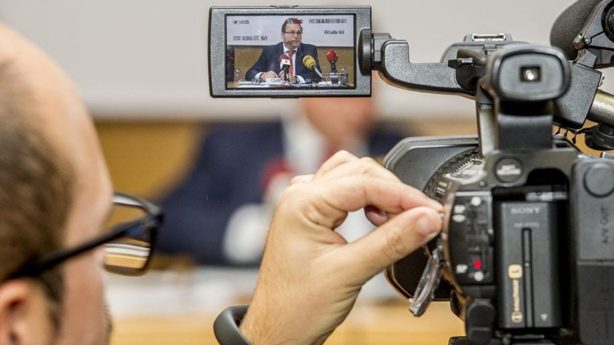 El secretario general de la UBU fue el encagardo de dar comienzo al consejo de gobierno.-ISRAEL L. MURILLO