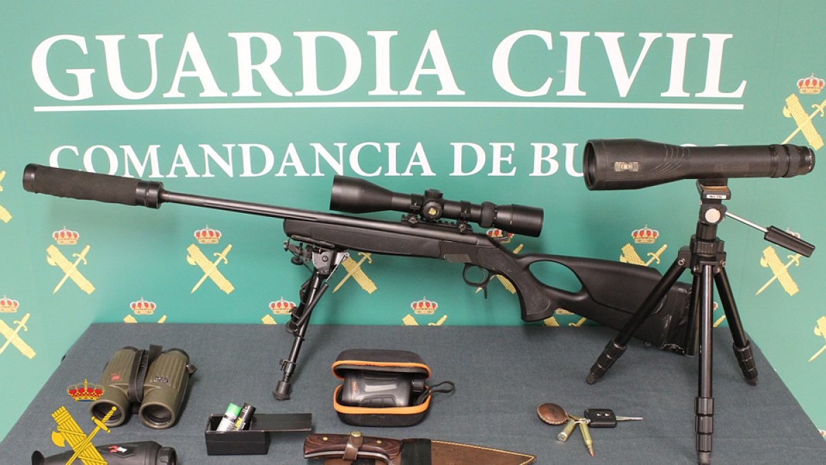 Un arma intervenido por el Seprona en una operación anterior. GUARDIA CIVIL.