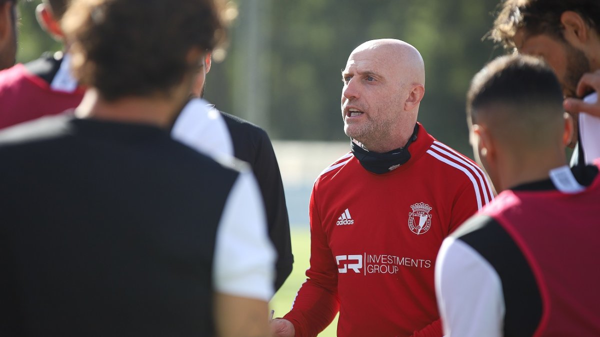 Julián Calero, durante un entrenamiento de la pasada campaña. BURGOS CF