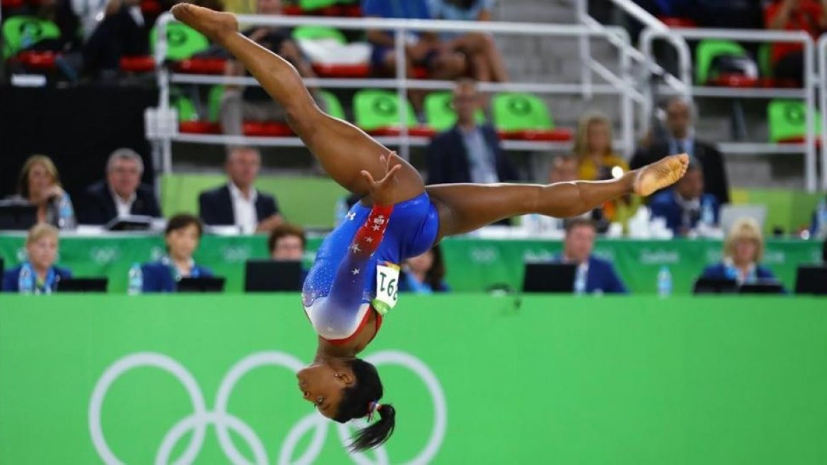 Simone Biles en los pasado Juegos Olímpicos de Río.-MIKE BLAKE