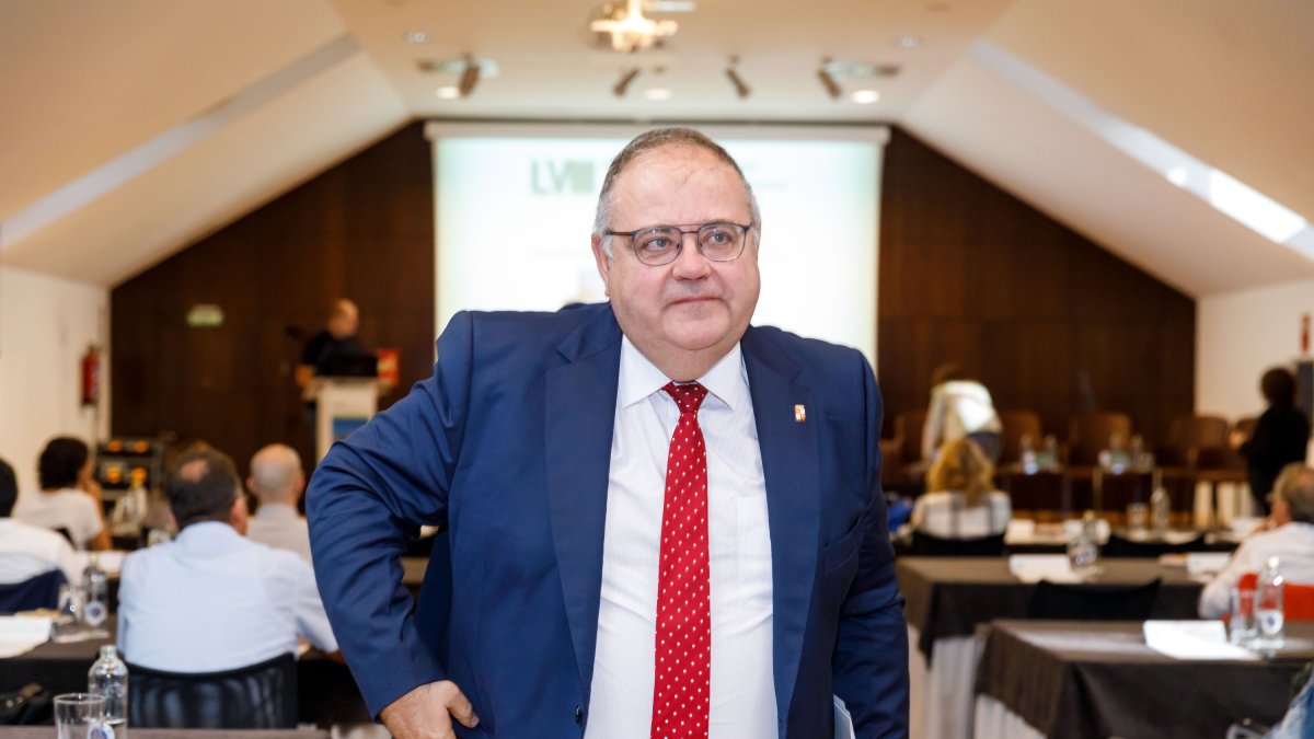 El consejero de Sanidad, Alejandro V?zquez Ramos, inaugura la LVIII Reuni?n de la Sociedad Castellano-Astur-Leonesa de Nefrolog?a