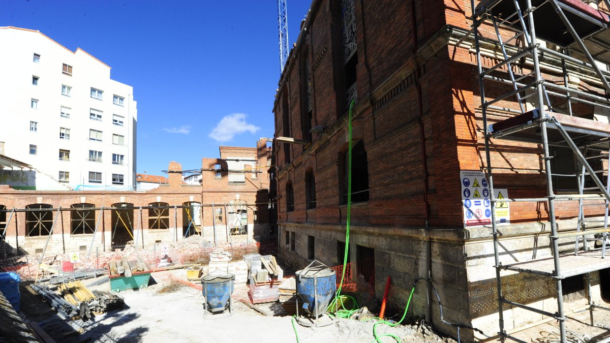 Obras en el solar del antiguo colegio Niño Jesús. RAÚL G. OCHOA