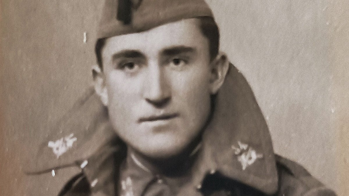 Primitivo Martínez Gallego, ataviado de militar en Pamplona. FAMILIA MARTÍNEZ CALVO