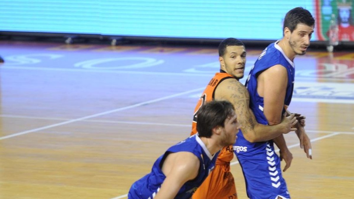 Edu Martínez, en acción durante un partido.-ISRAEL L. MURILLO