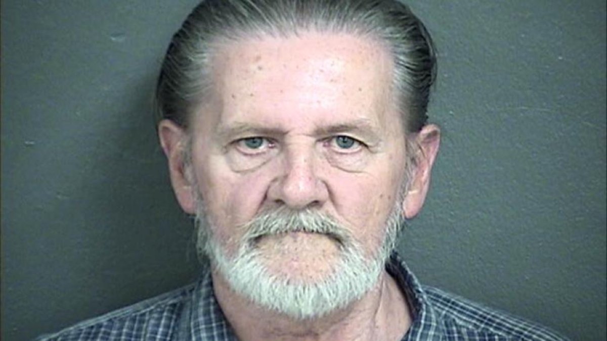 Lawrence Ripple, de 71 años, es sentenciado a seis meses de arresto domiciliario tras atracar un banco para huir de su mujer.-REUTERS