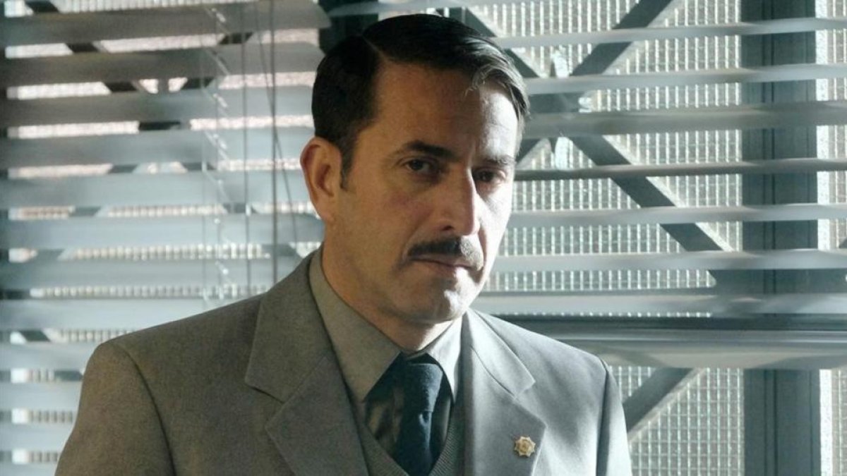 Antonio Garrido, caracterizado de comisario de policía franquista en la serie de TVE 'El Caso, crónica de sucesos-PIPO FERNÁNDEZ