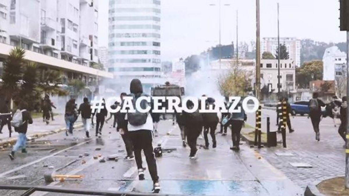 #Cacerolazo es la canción que se está convirtiendo en un himno en Chile.-YOUTUBE