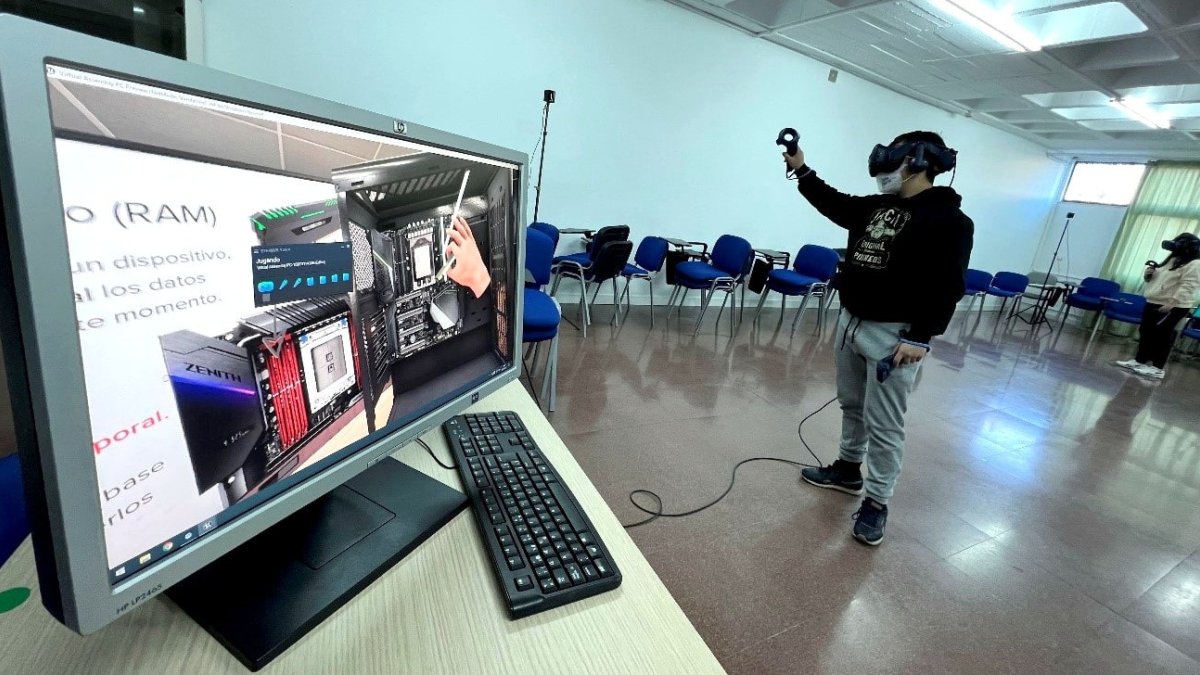 , David Checa Cruz, del grupo de investigación ADMIRABLE, ha diseñado la herramienta PC-Virtual-Lab